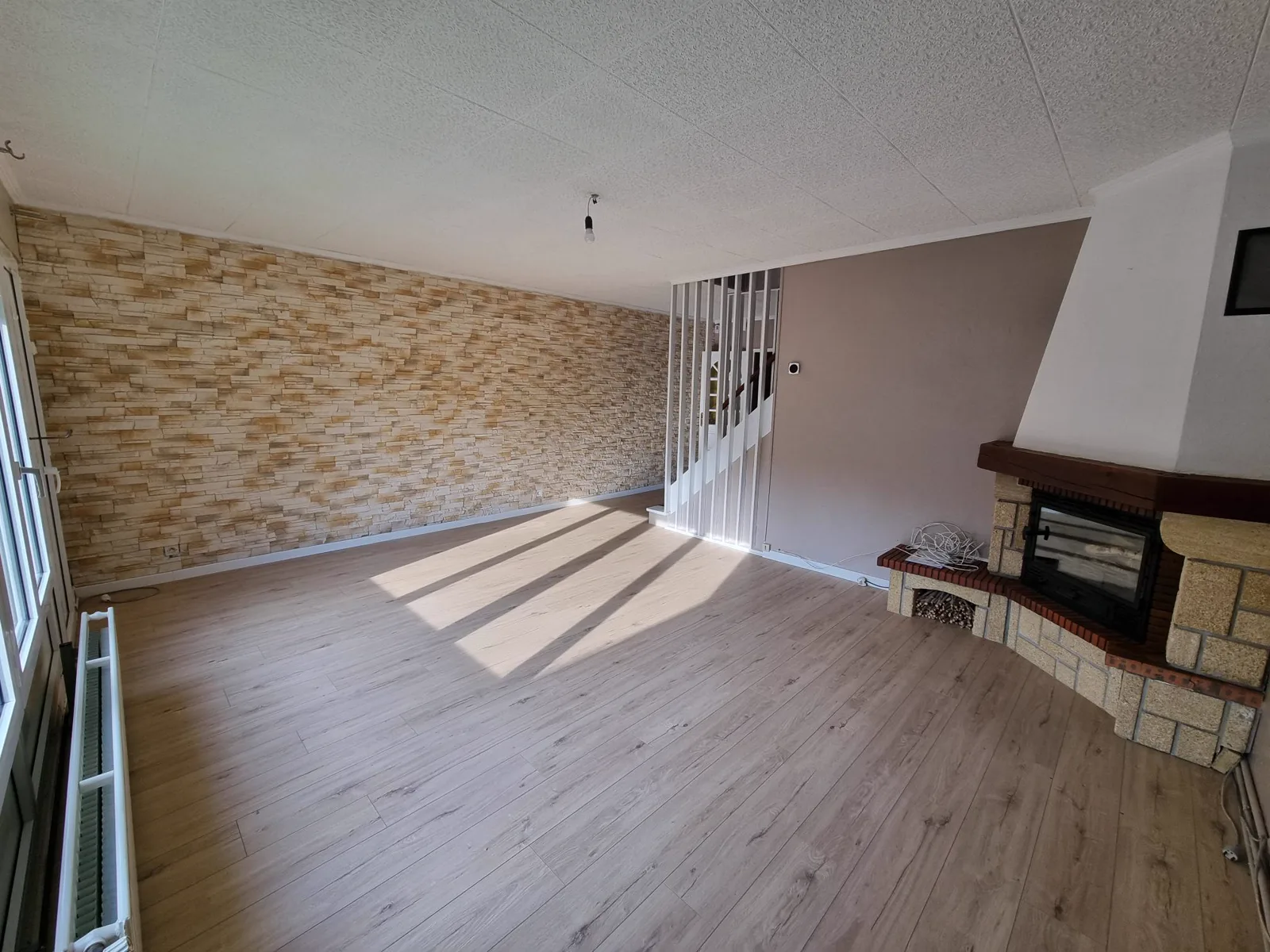 Séjour avec cheminée d'angle, maison à Villeneuve-d'Ascq