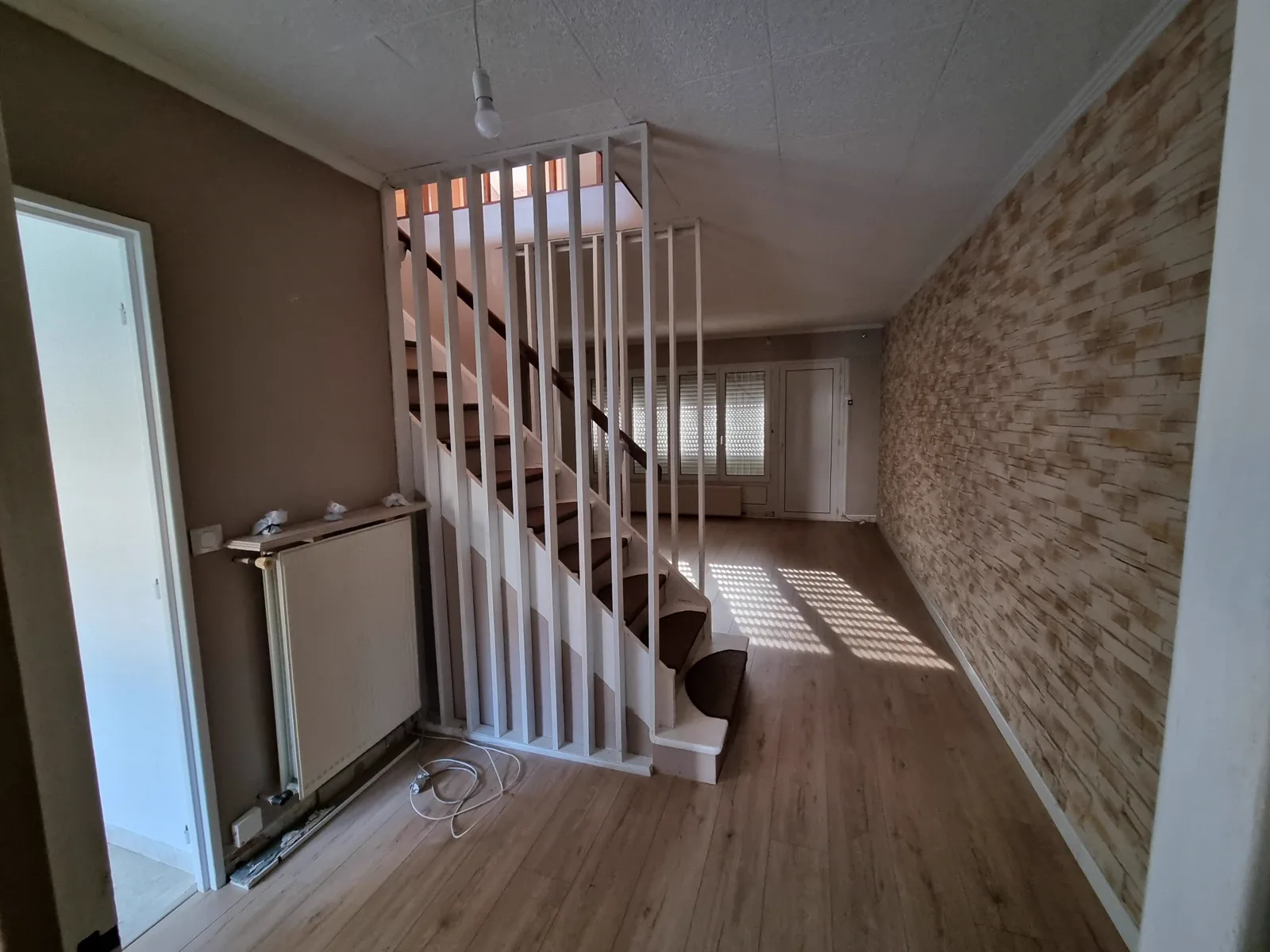 Pièce de vie et escalier, maison à Villeneuve-d'Ascq