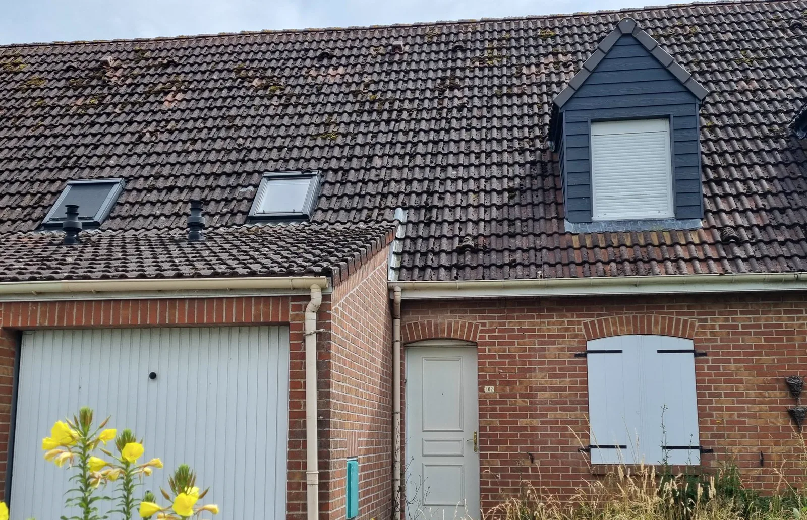 Façade en briques de la maison 3 chambres avec garage, 102 impasse Georges Servant à Godewaersvelde