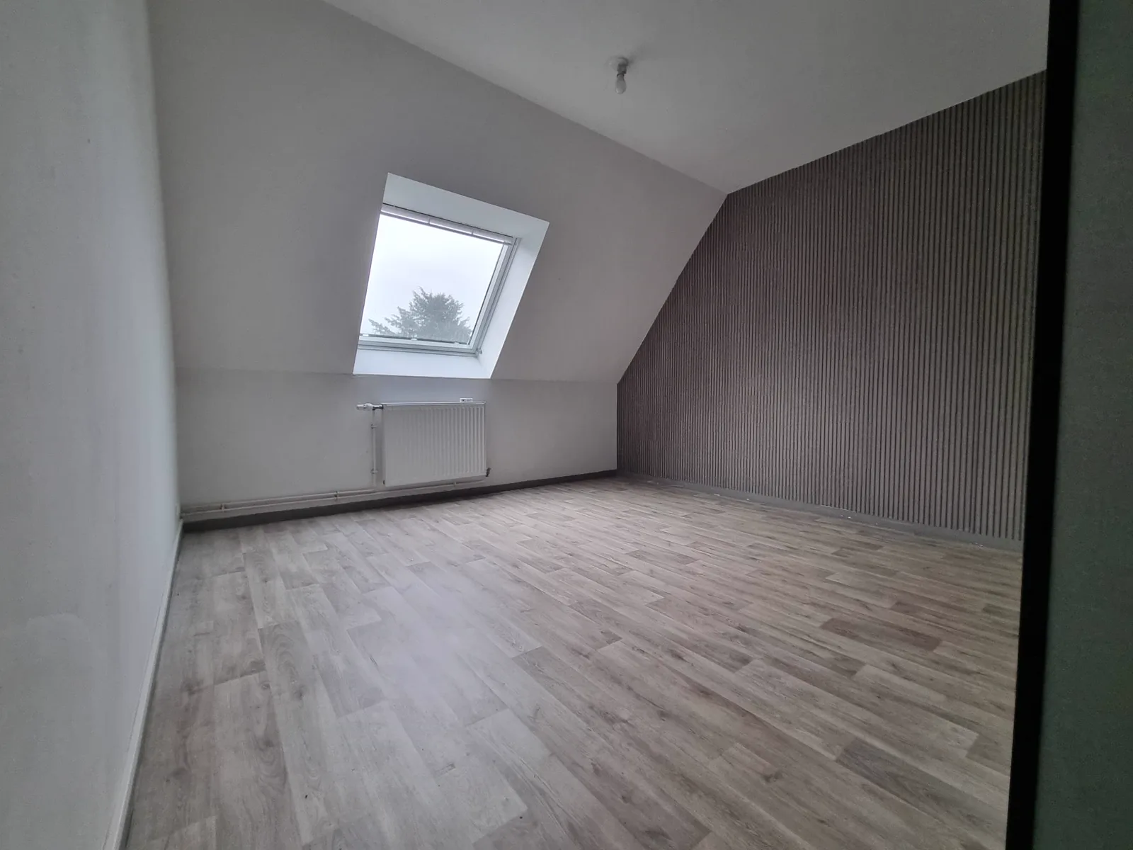 Chambre avec fenêtre de toit, maison à Godewaersvelde